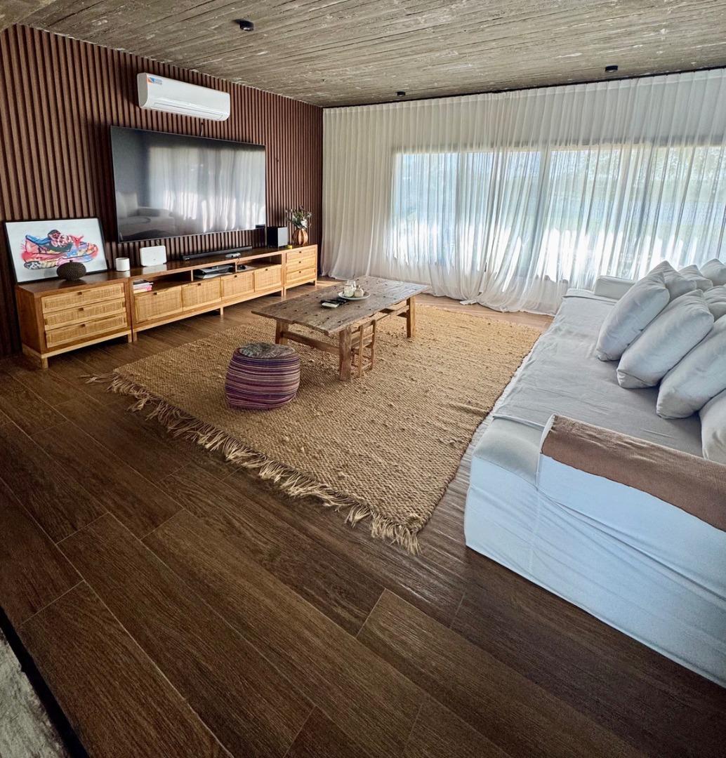 Casa en Venta con 6 cocheras