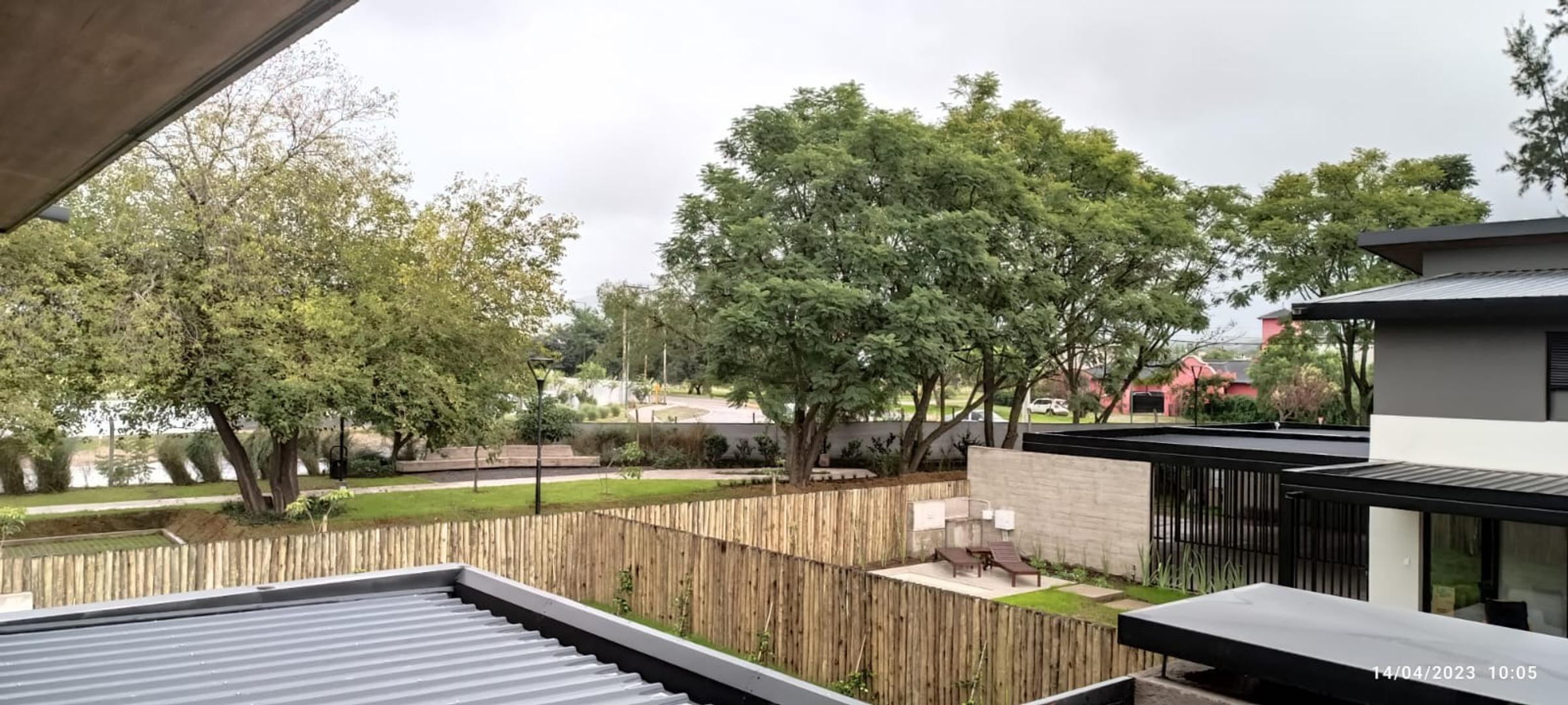 Casa en Venta con 4 cocheras