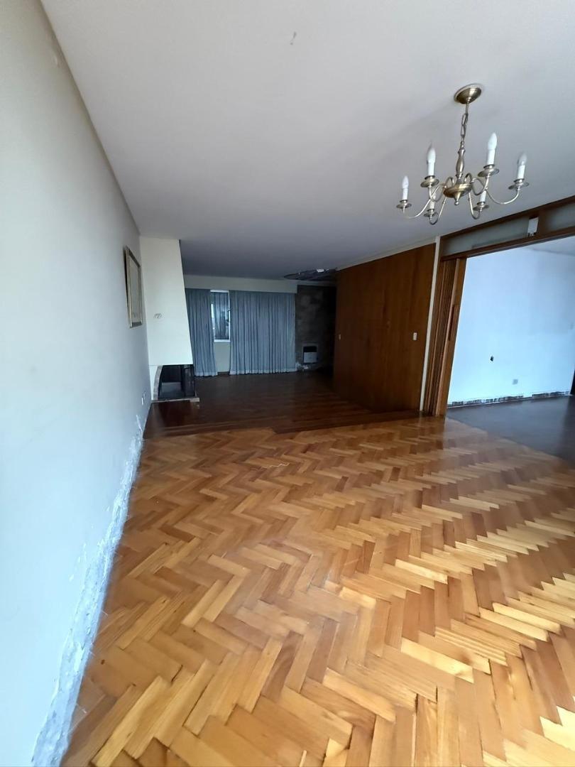 Casa 5 ambientes con 4 baños