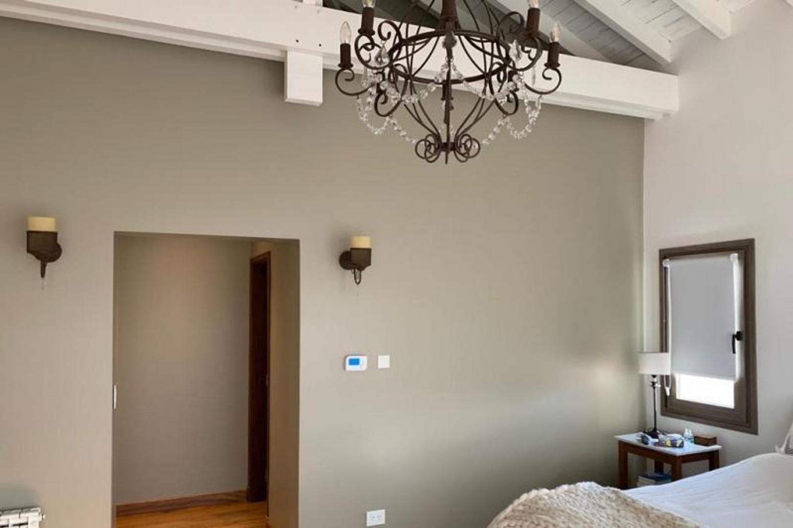 Casa 4 ambientes con 5 baños