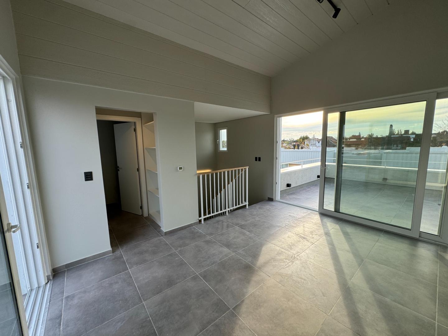 Casa 5 ambientes con 4 baños