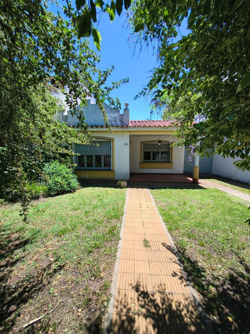 Casa en venta - 4 amb. - Castelar Norte - Larralde al 1700