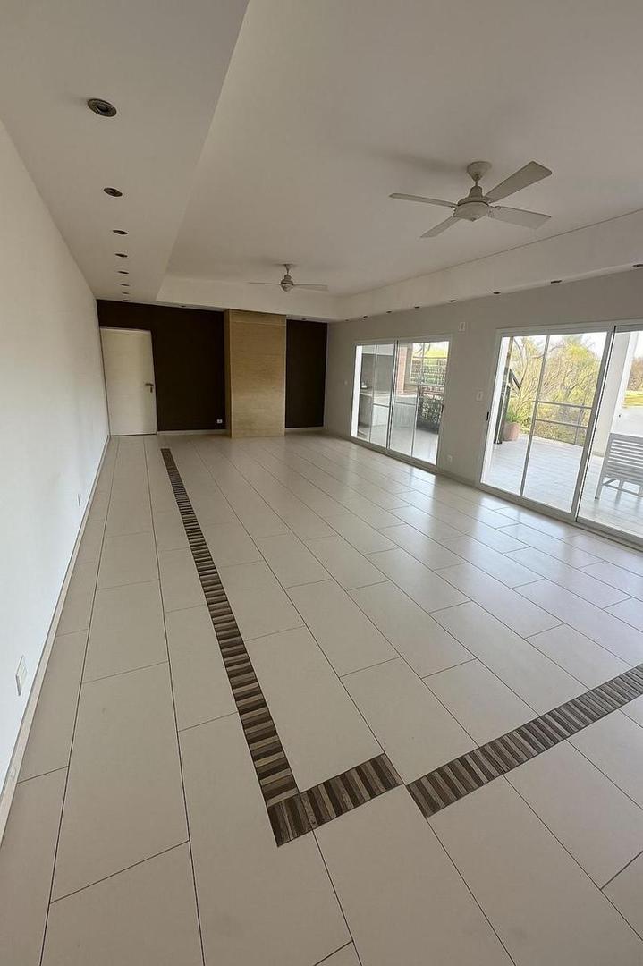 VENTA CASA 4 AMBIENTES NORDELTA BARRIO LOS CASTORES JARDÍN PILETA VISTA AL AGUA AMENITIES CLUB HOUSE