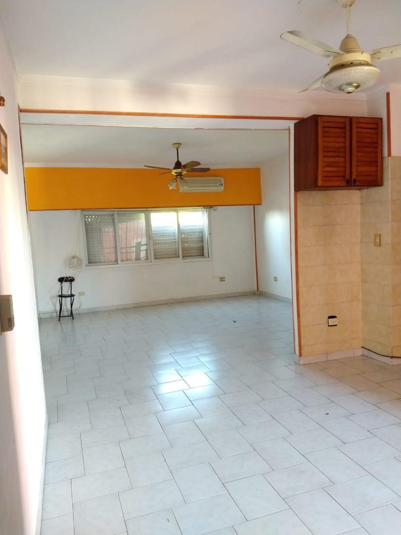 DEPARTAMENTO 2 DORMITORIOS, PARAGUAY 2300. ASCENSOR.