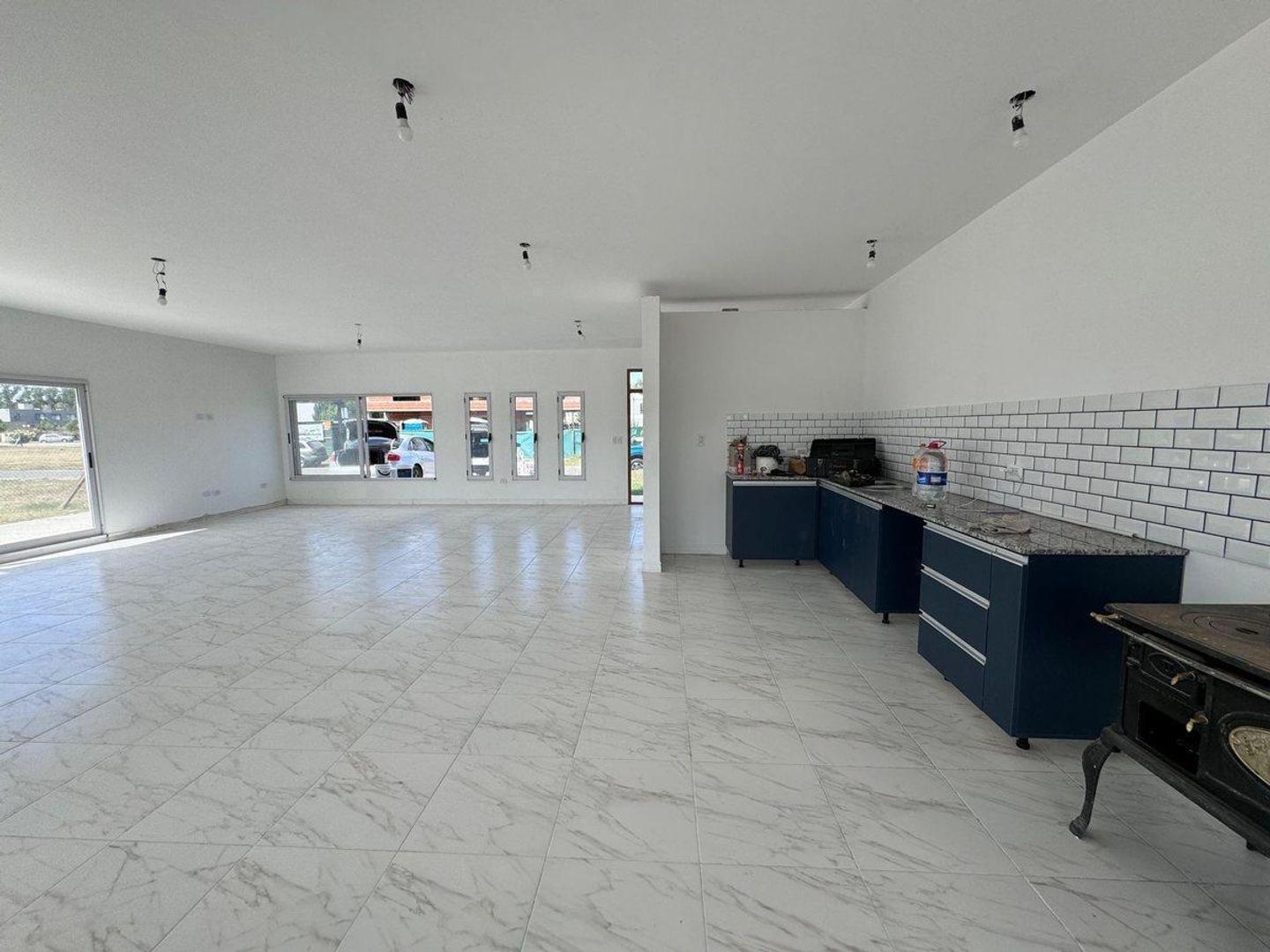 CASA 4 AMBIENTES CON FONDO A LAGUNA LA ALAMEDA