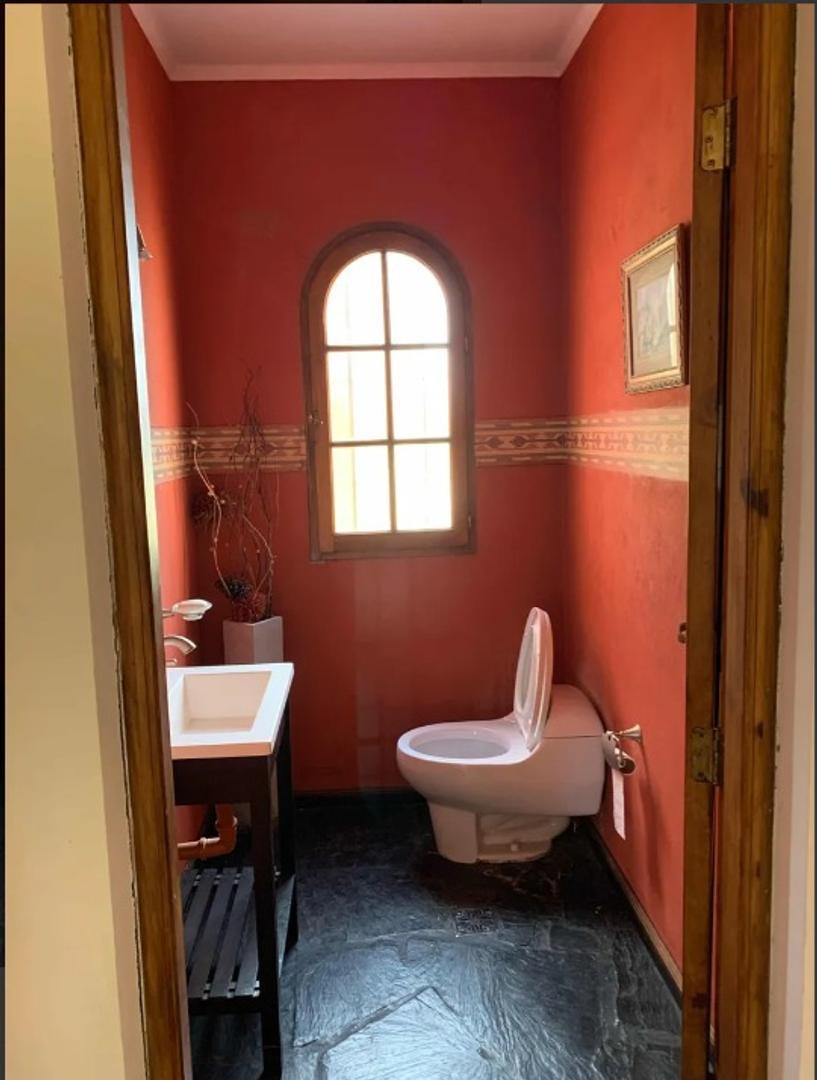 Casa en Alquiler Temporal con 4 cocheras