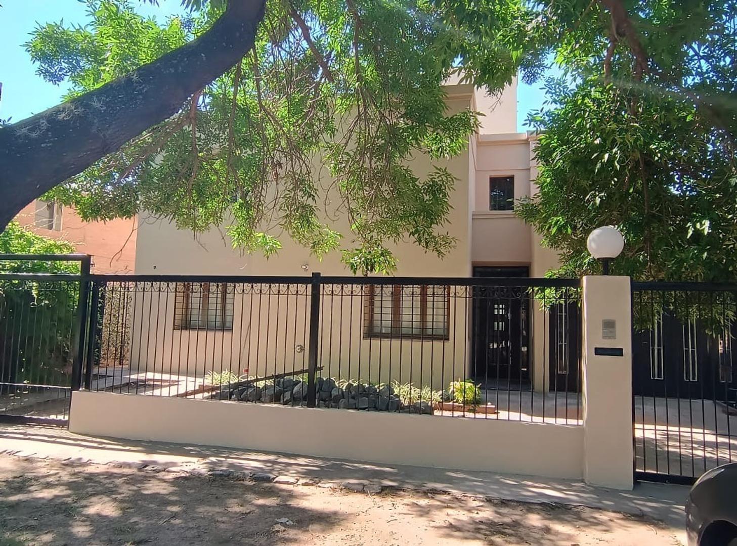 Casa en Funes. 3 dormitorios.