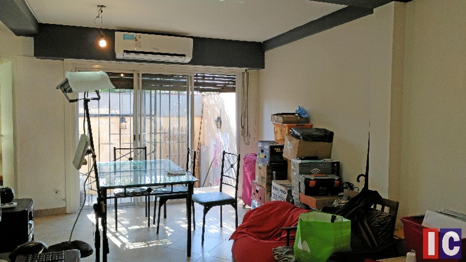 Depto Tipo Casa 4 ambientes con 2 baños