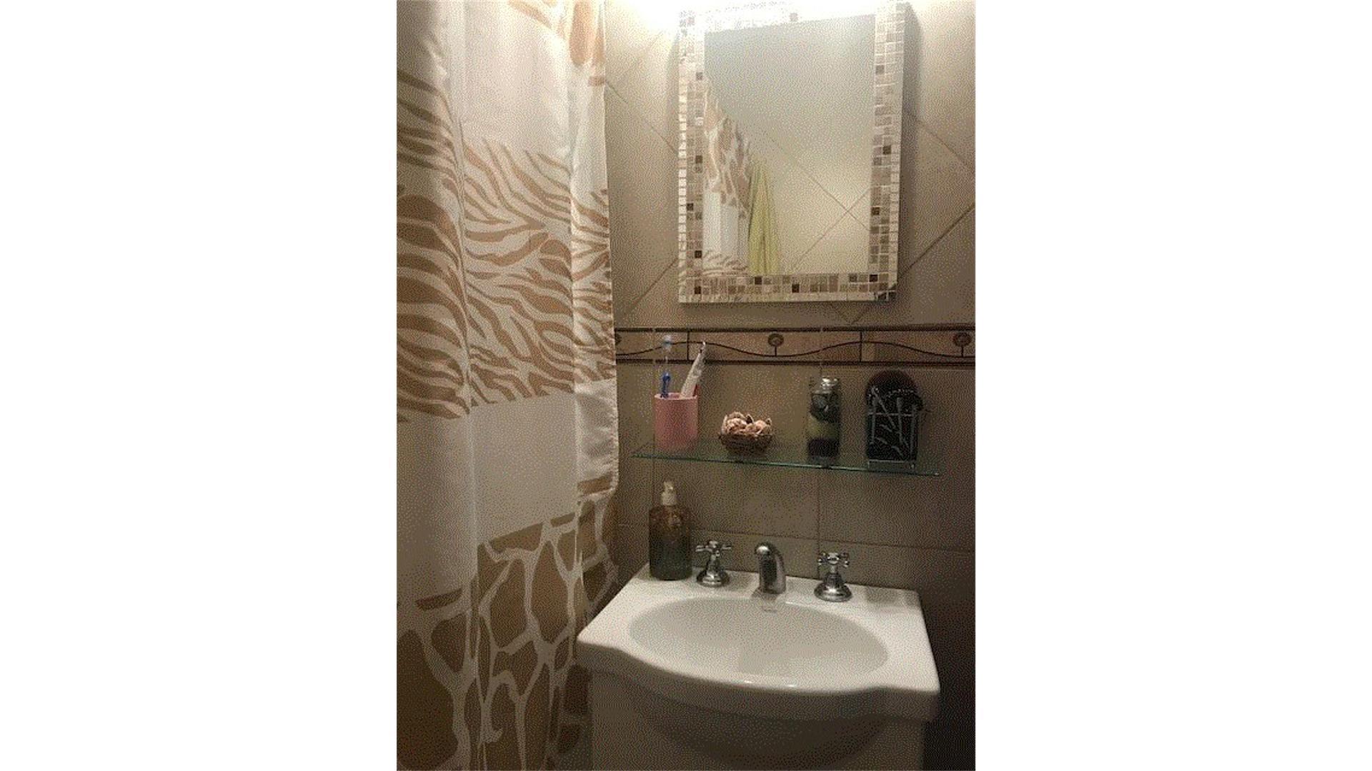 Av Pres Bartolome Mitre 5764 , Piso 3