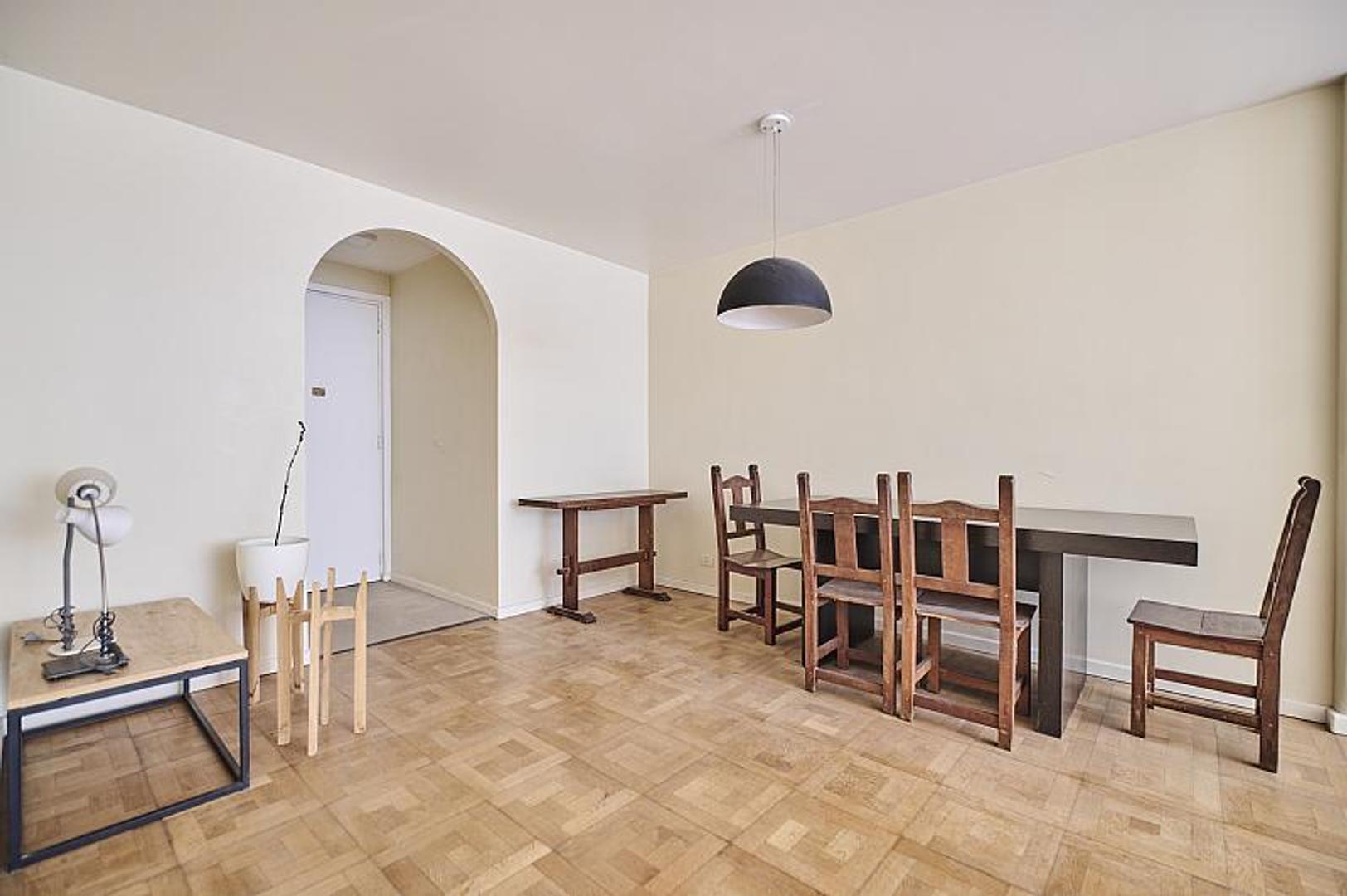 Departamento 4 ambientes Piso Reciclado Impecable Luminoso Dependencia en Palermo Chico