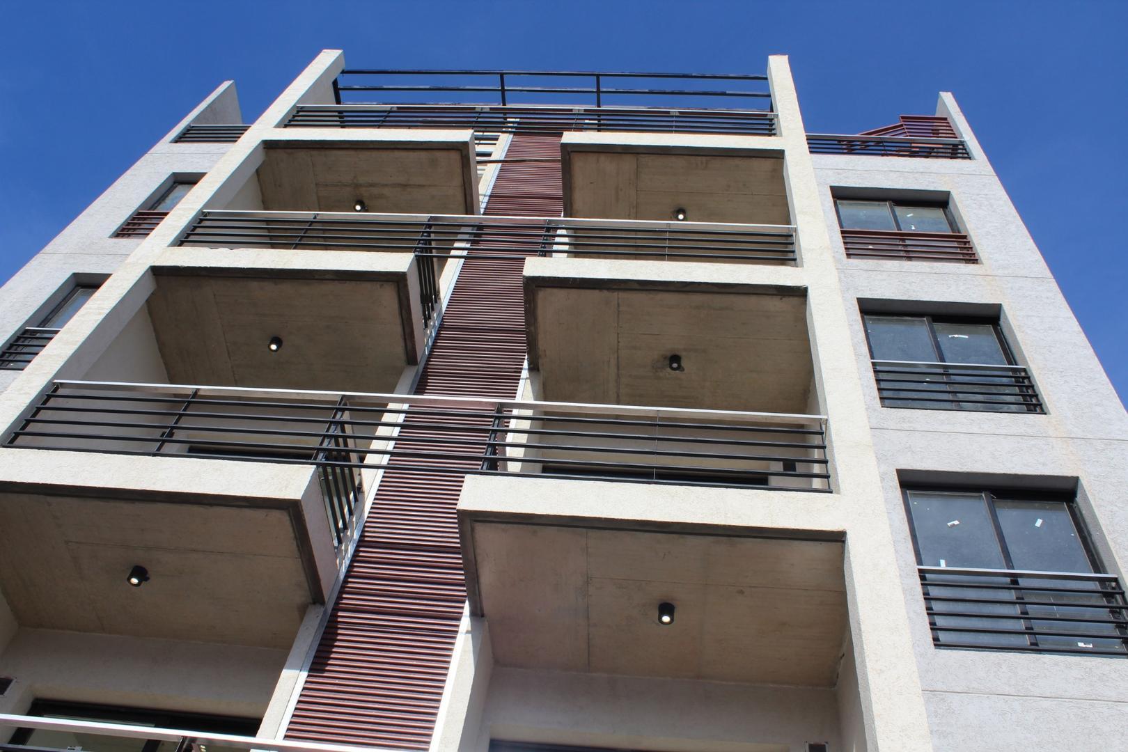 Departamento de 2 amb. piso 1 contrafrente con cochera