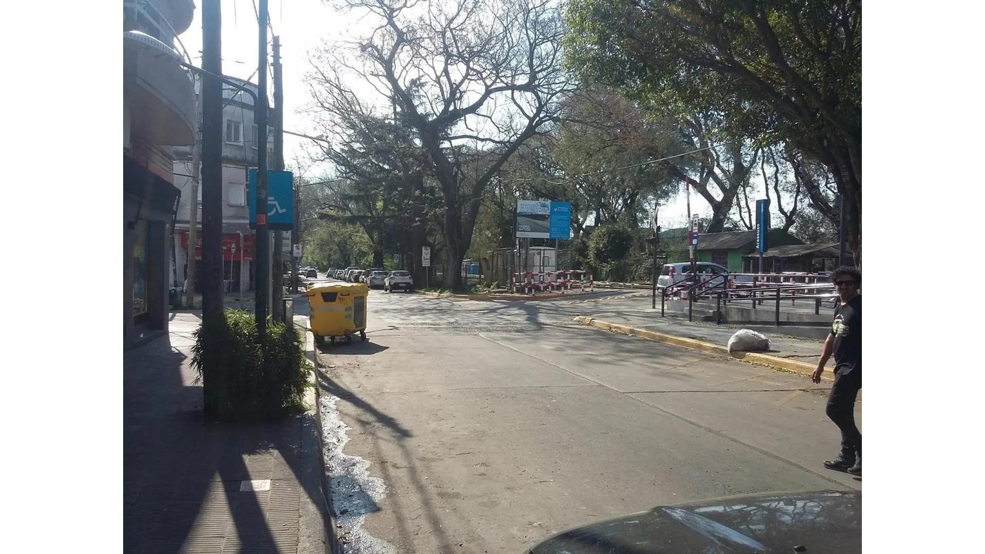 Departamento en Alquiler en Acassuso Vias  /  Santa Fe, $ 570.000