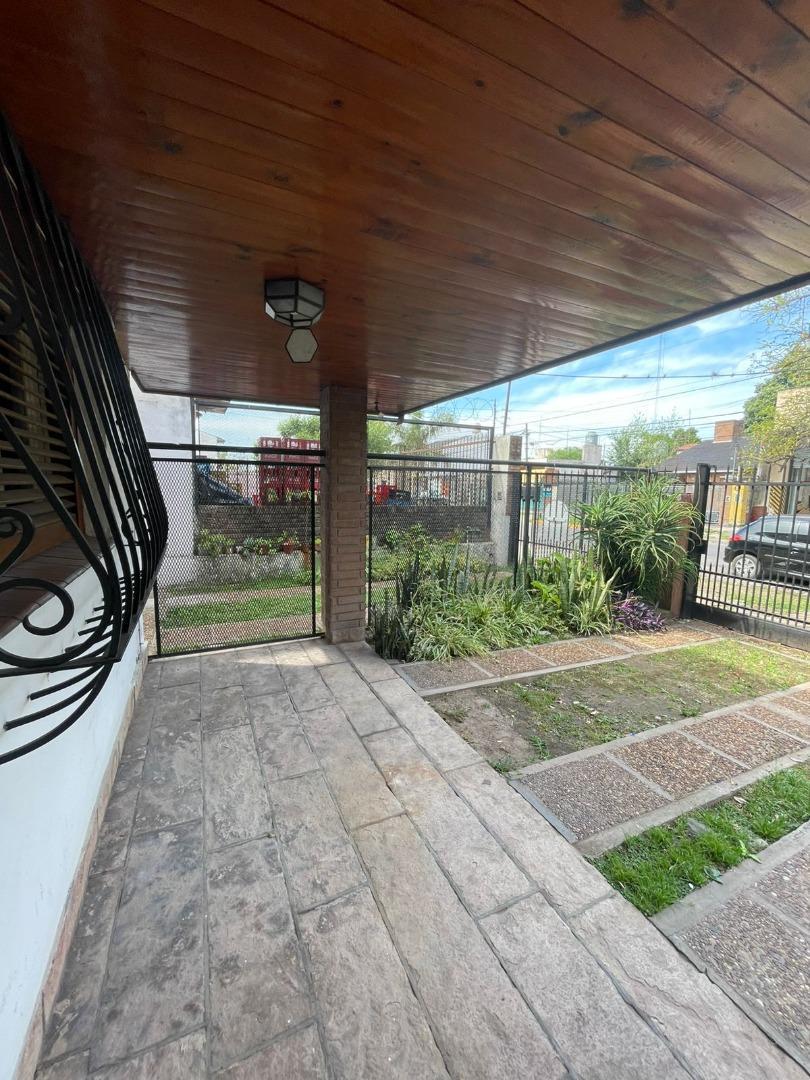 Depto Tipo Casa en Alquiler de 2 dormitorios