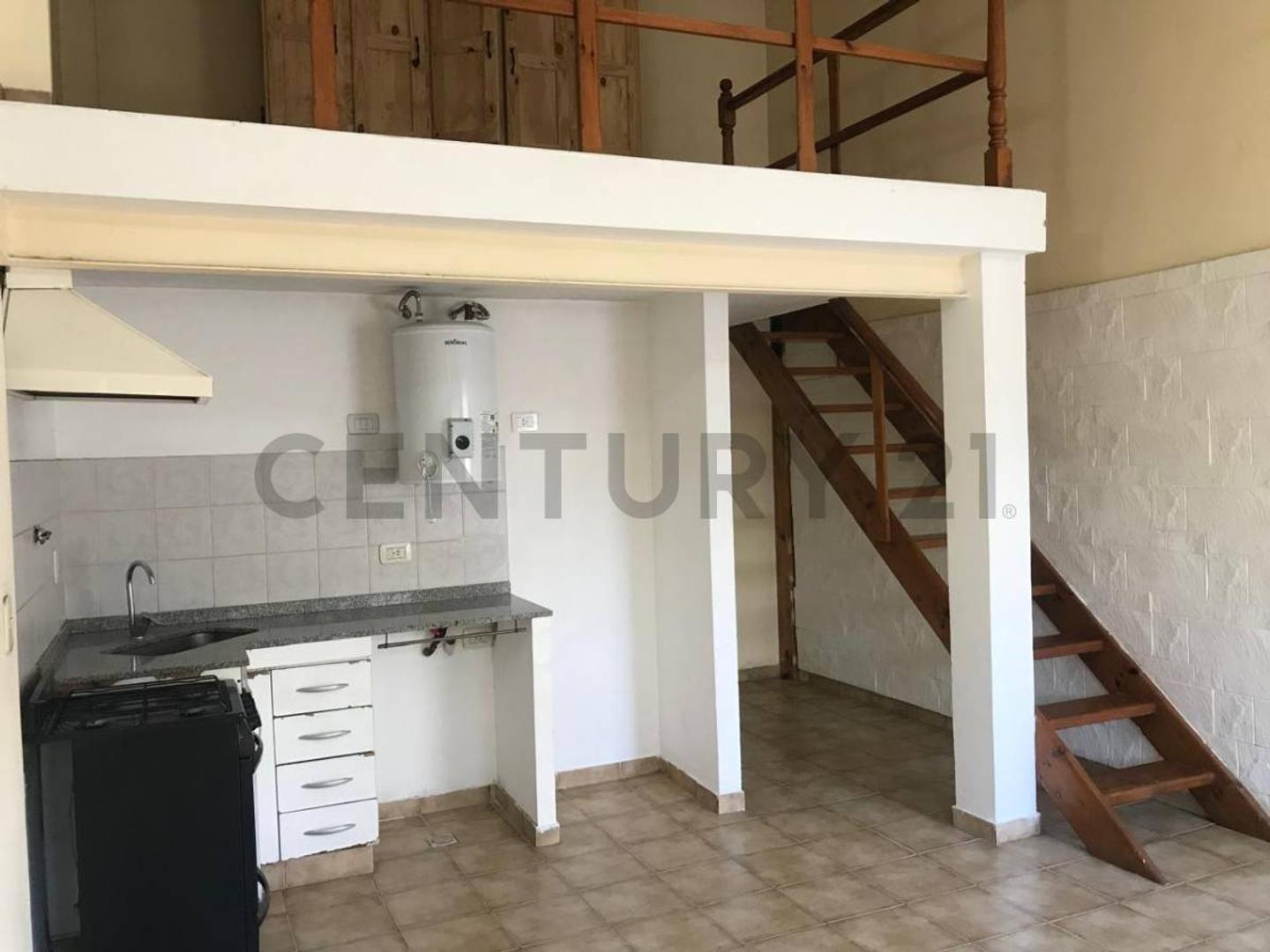 VENTA PH 2 AMBIENTES CON PATIO EN CASEROS