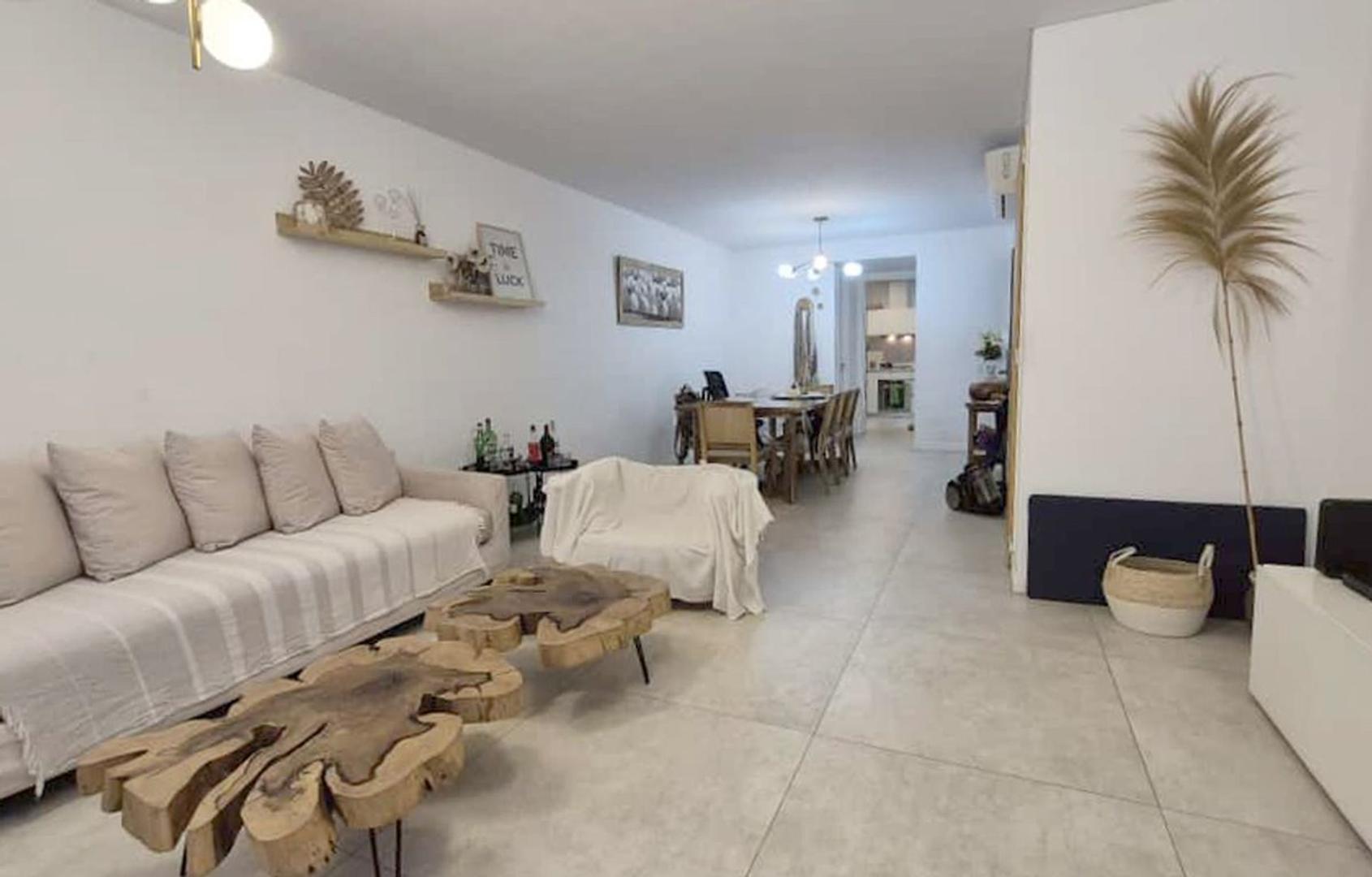 Avenida Federico Lacroze 1600