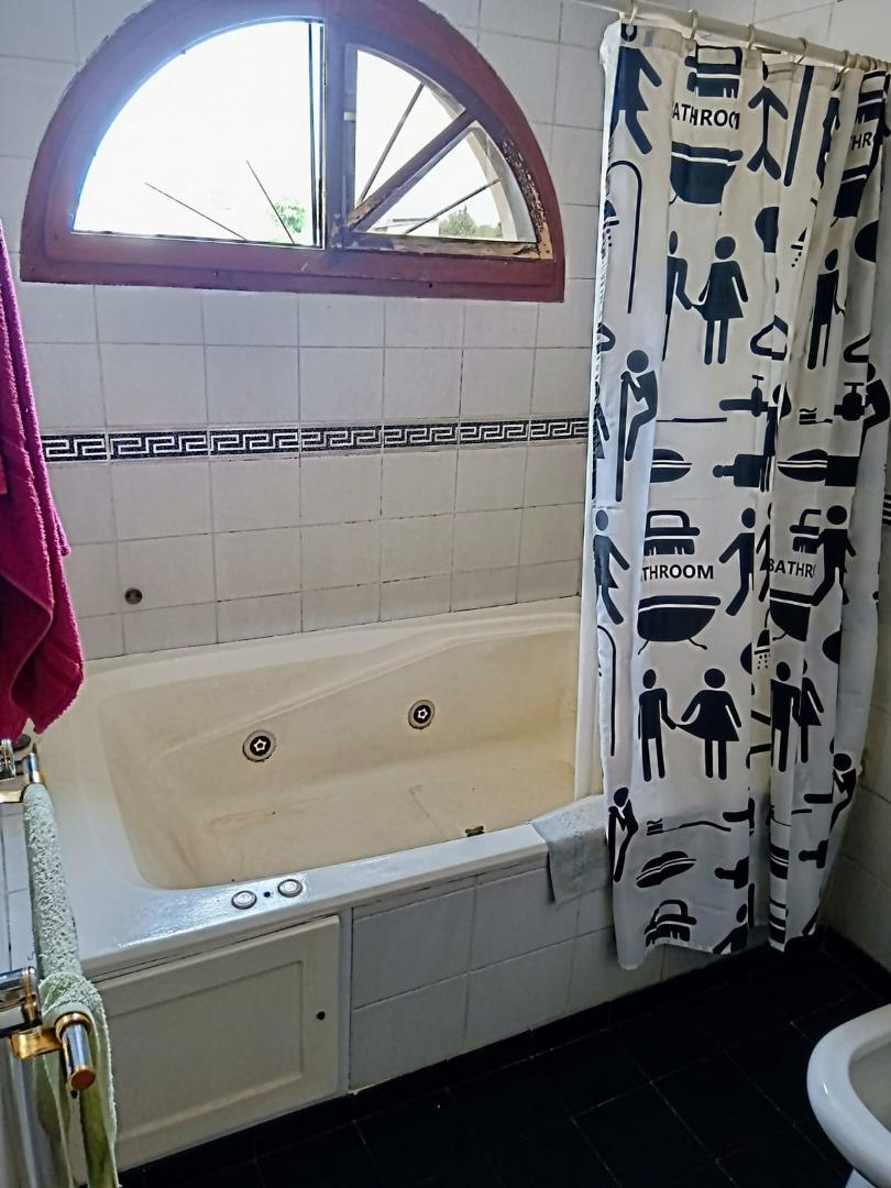 CASA CON LOCAL EN MORENO