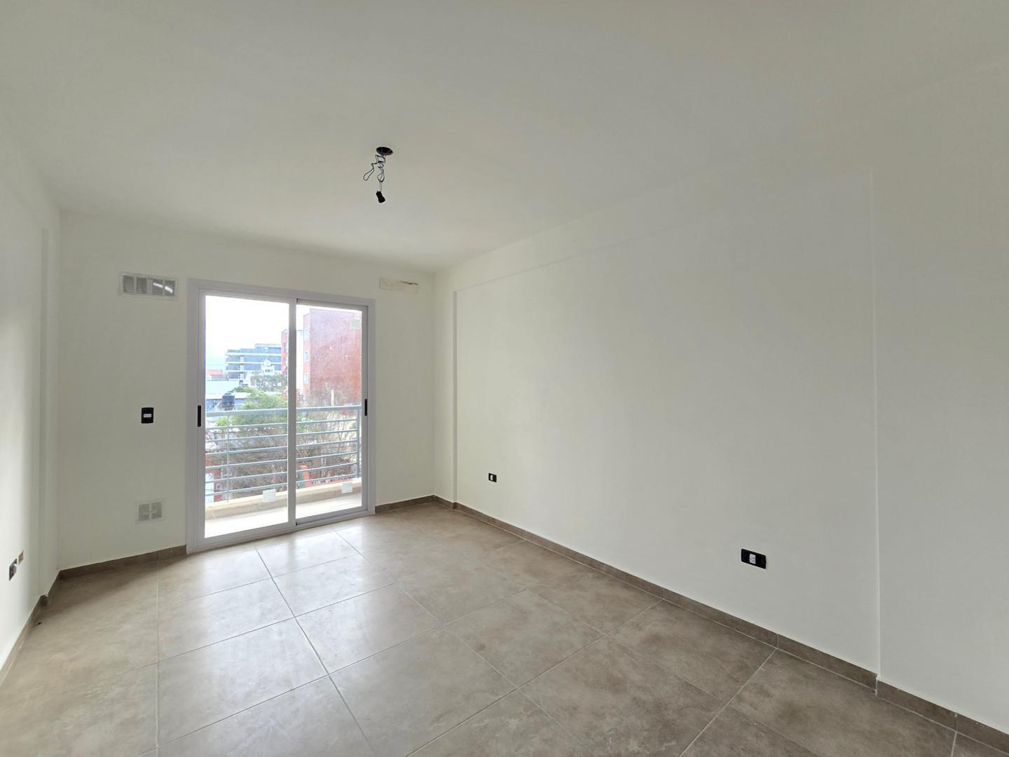 Departamento de 2 ambientes con balcon en venta en Haedo