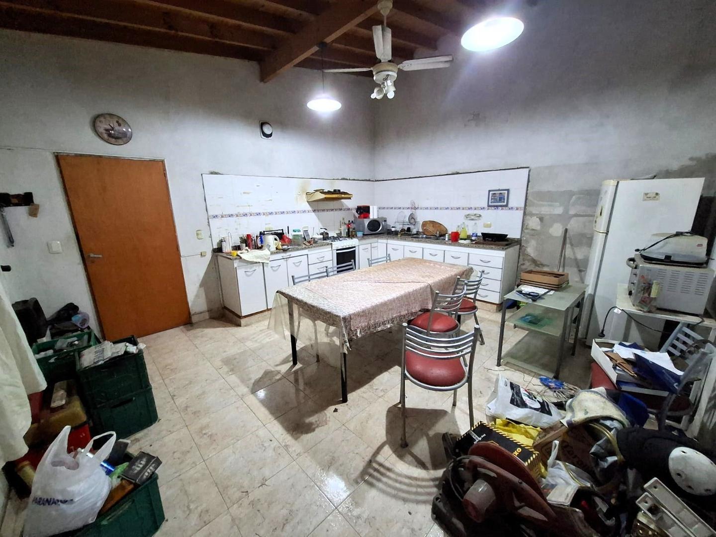 VENTA CIUDAD MADERO CASA S/ AMPLIO LOTE 8,66 X 46,80 MTS