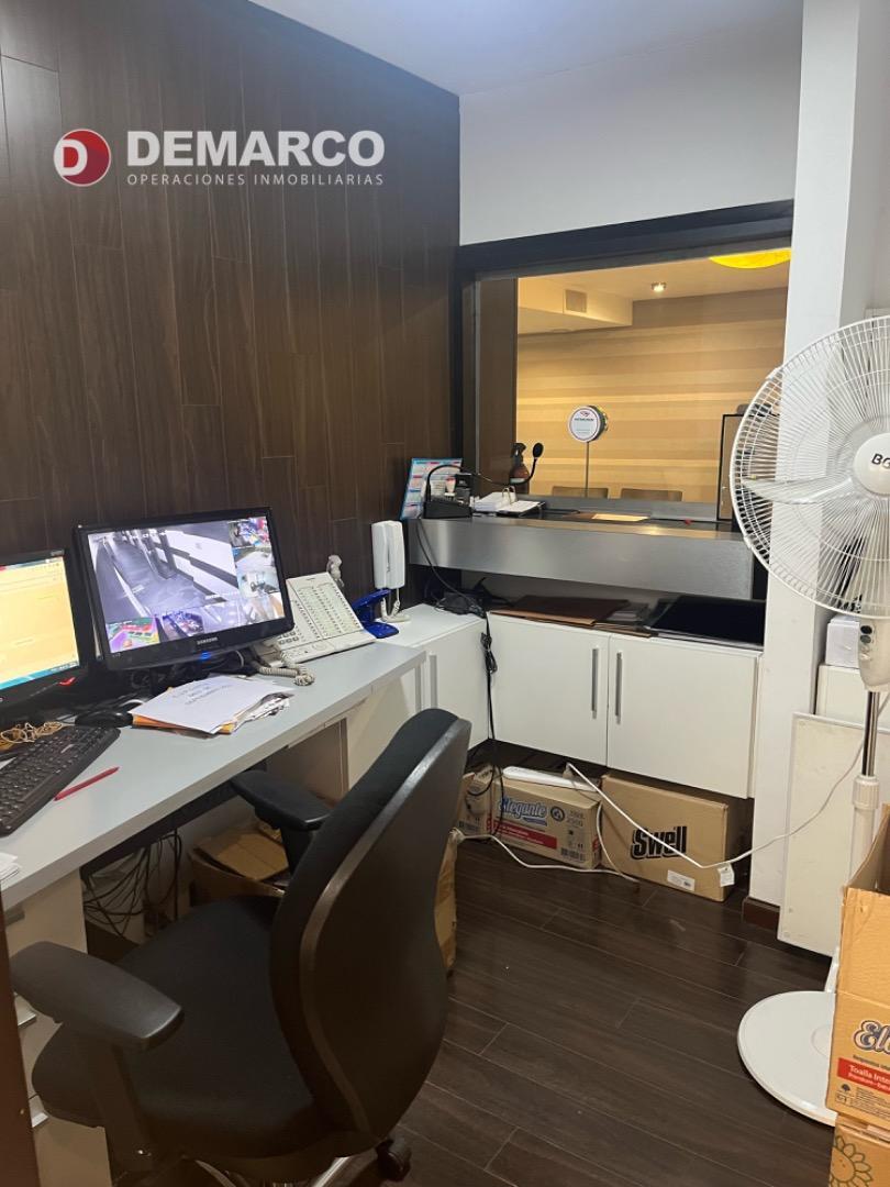 OFICINA 438 M2.IMPECABLE EN EDIFICIO C/ ESTETICA CORPORATIVA