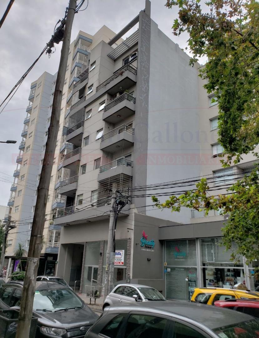EXCELENTE DEPARTAMENTO 4 AMBIENTES DISTRIBUIDO EN 3 PISOS
