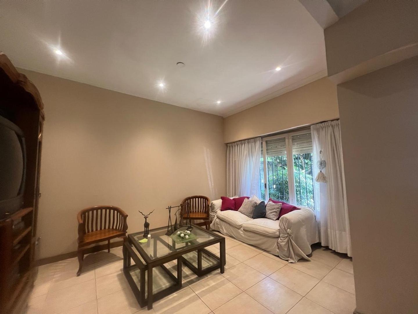 Casa en Venta con 4 cocheras