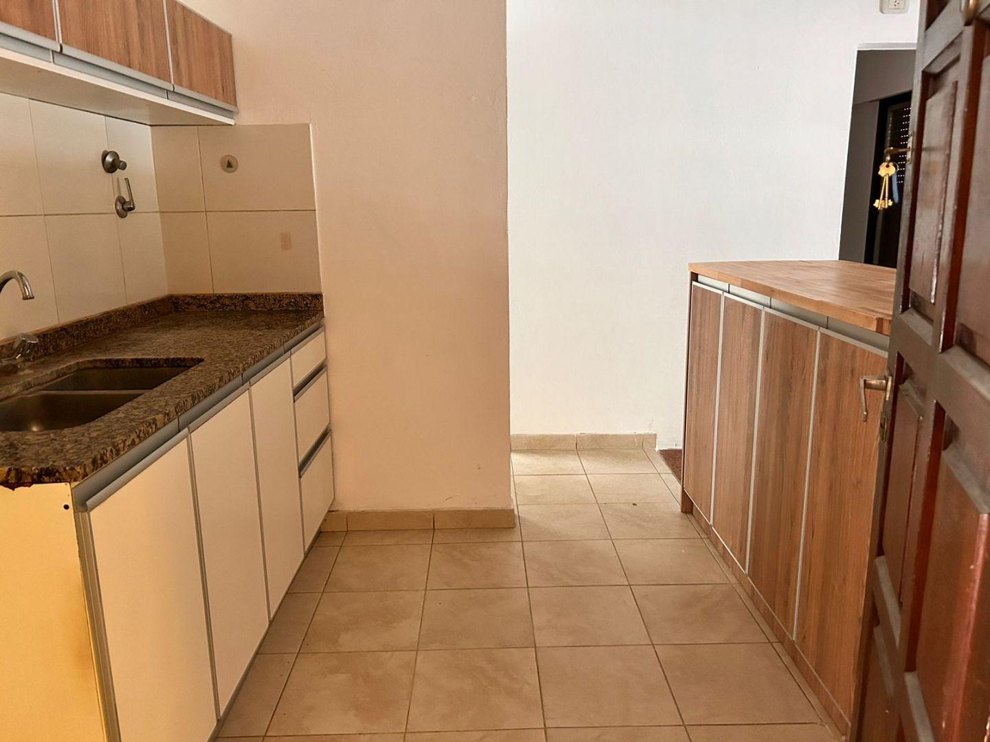 Casa en Alquiler con 1 cochera