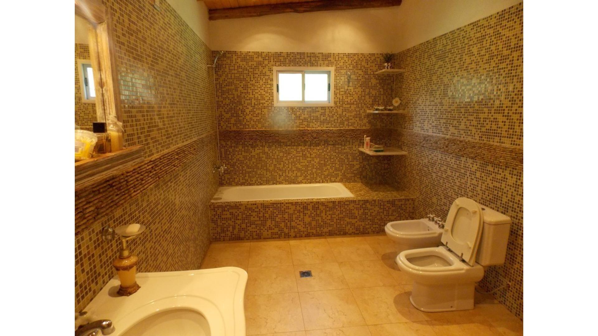Casa 2 ambientes con 1 baño