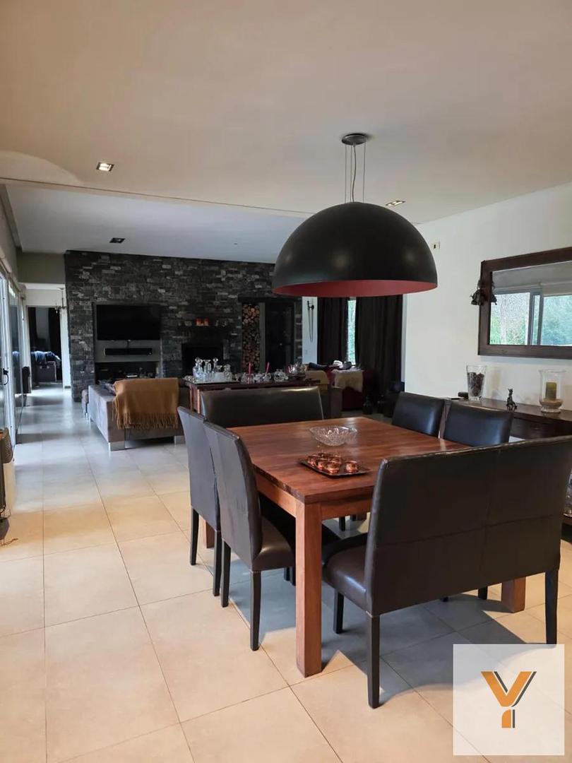 Casa 7 ambientes con 2 baños