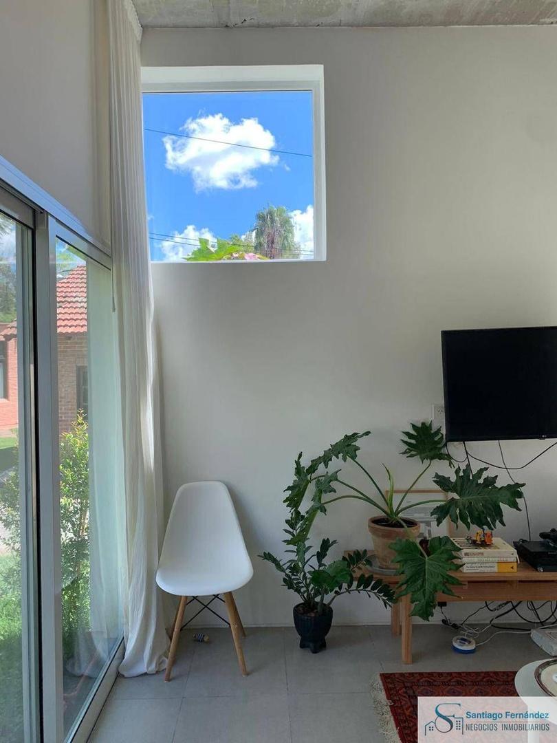 Casa en Alquiler con 2 cocheras