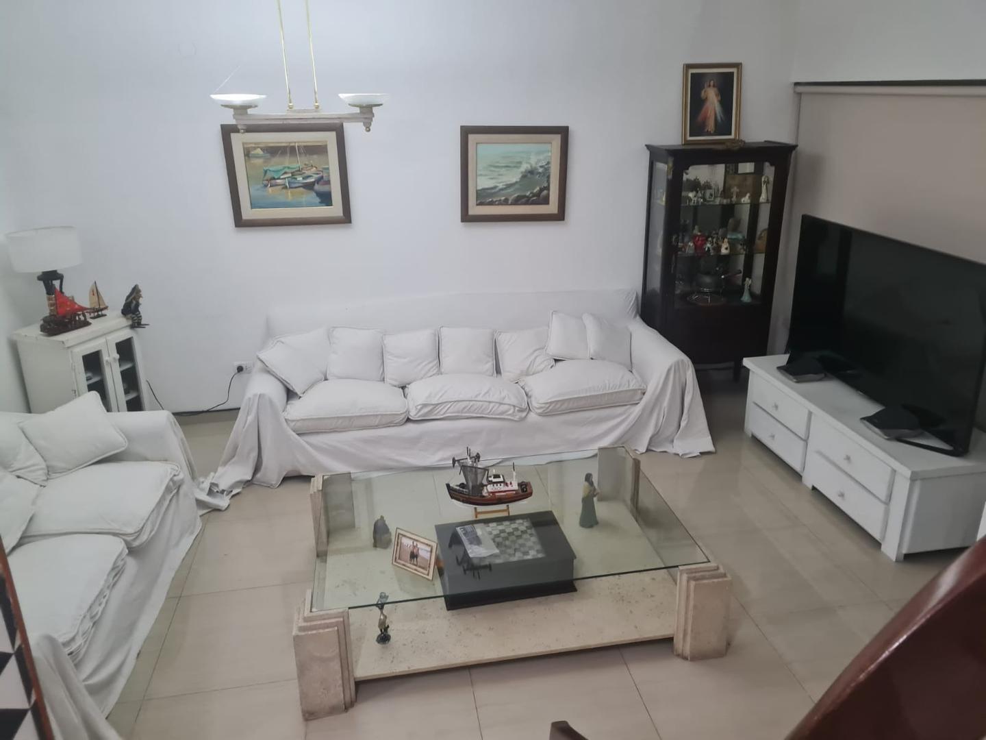 CASA 5 AMB CON FONDO Y GARAGE  