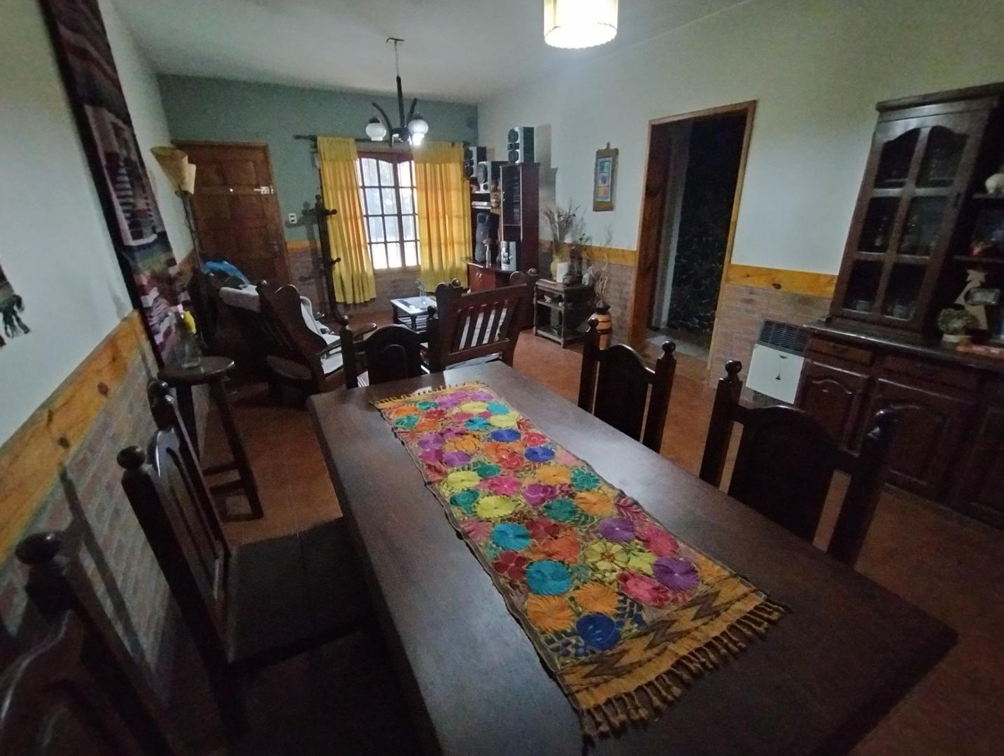 Casa 4 ambientes con 2 baños