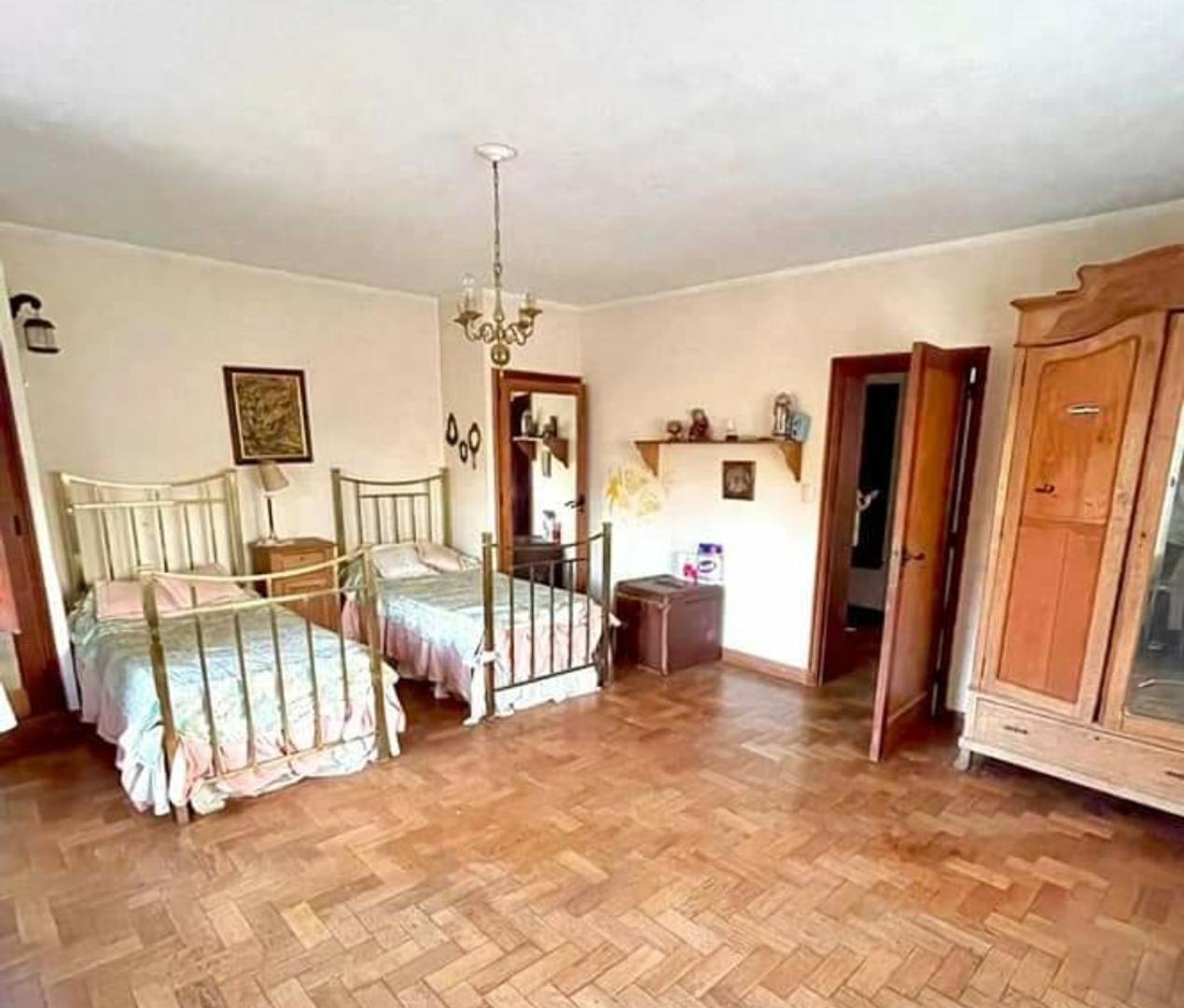 Casa 7 ambientes con 5 baños