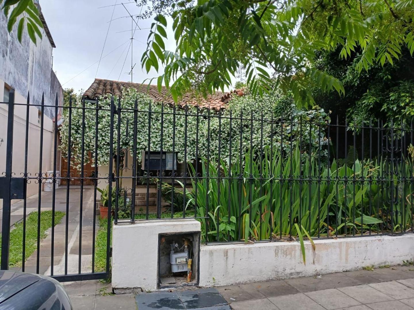 Venta Casa 3 Amb 2 dormitorios,Villa adelina con Jardin