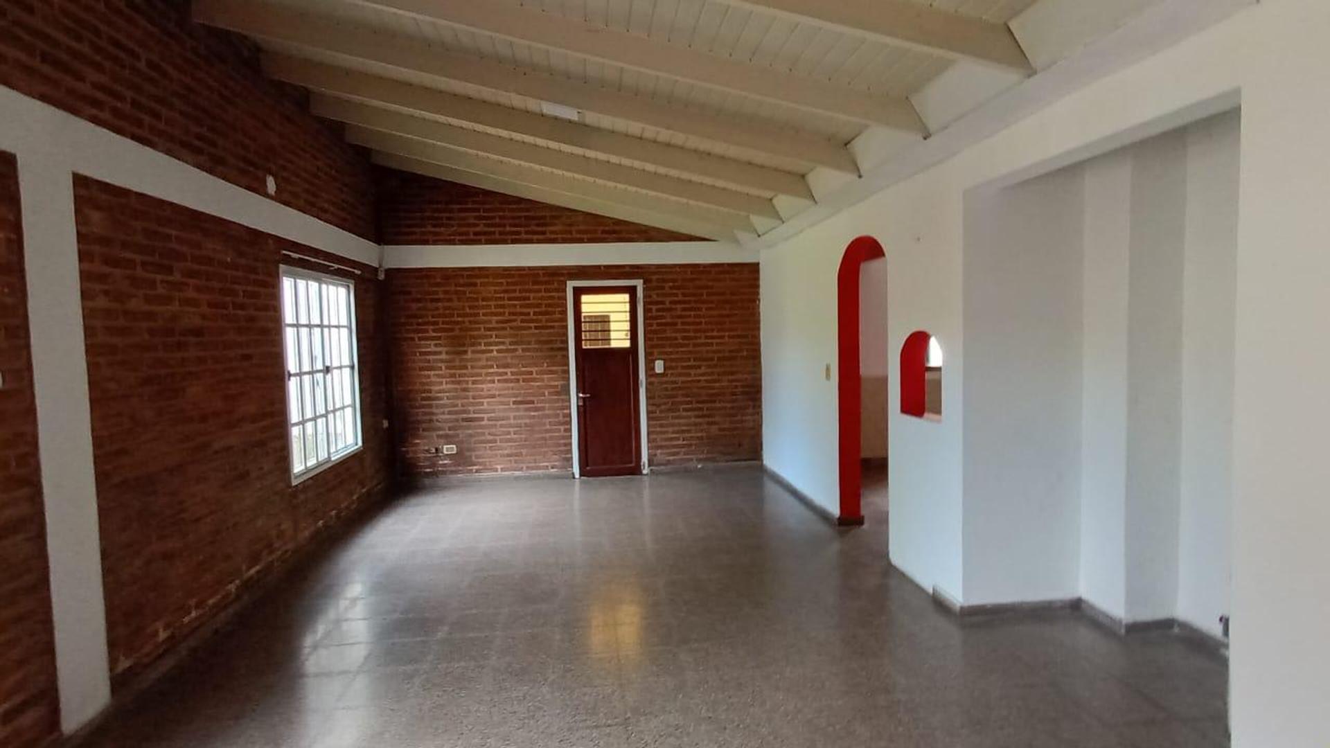 Casa 4 ambientes con 1 baño