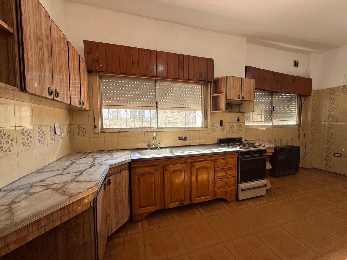 Casa en Venta con 5 cocheras