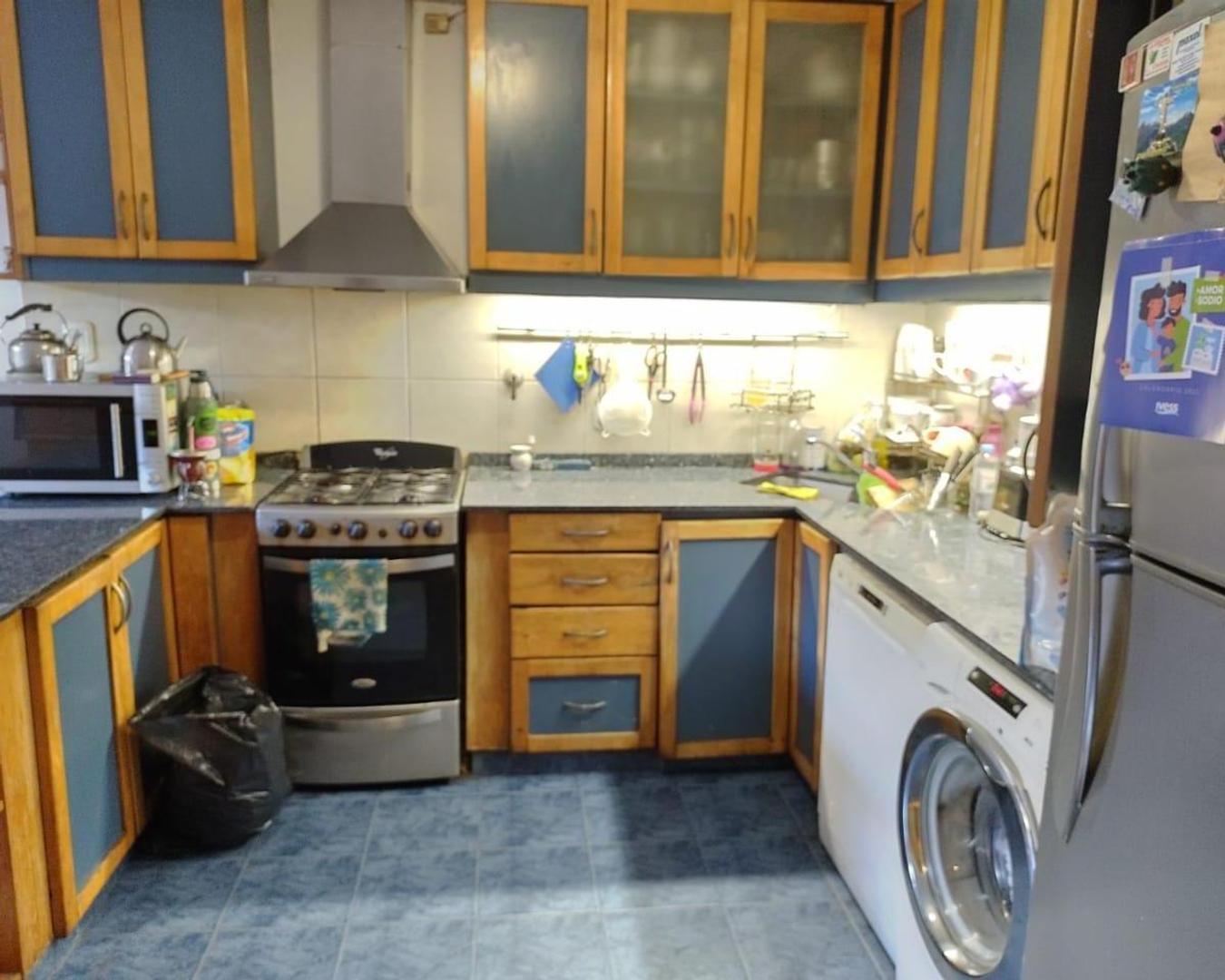 San Martín Centro. Hermosa casa de 5 ambientes con amplio pa