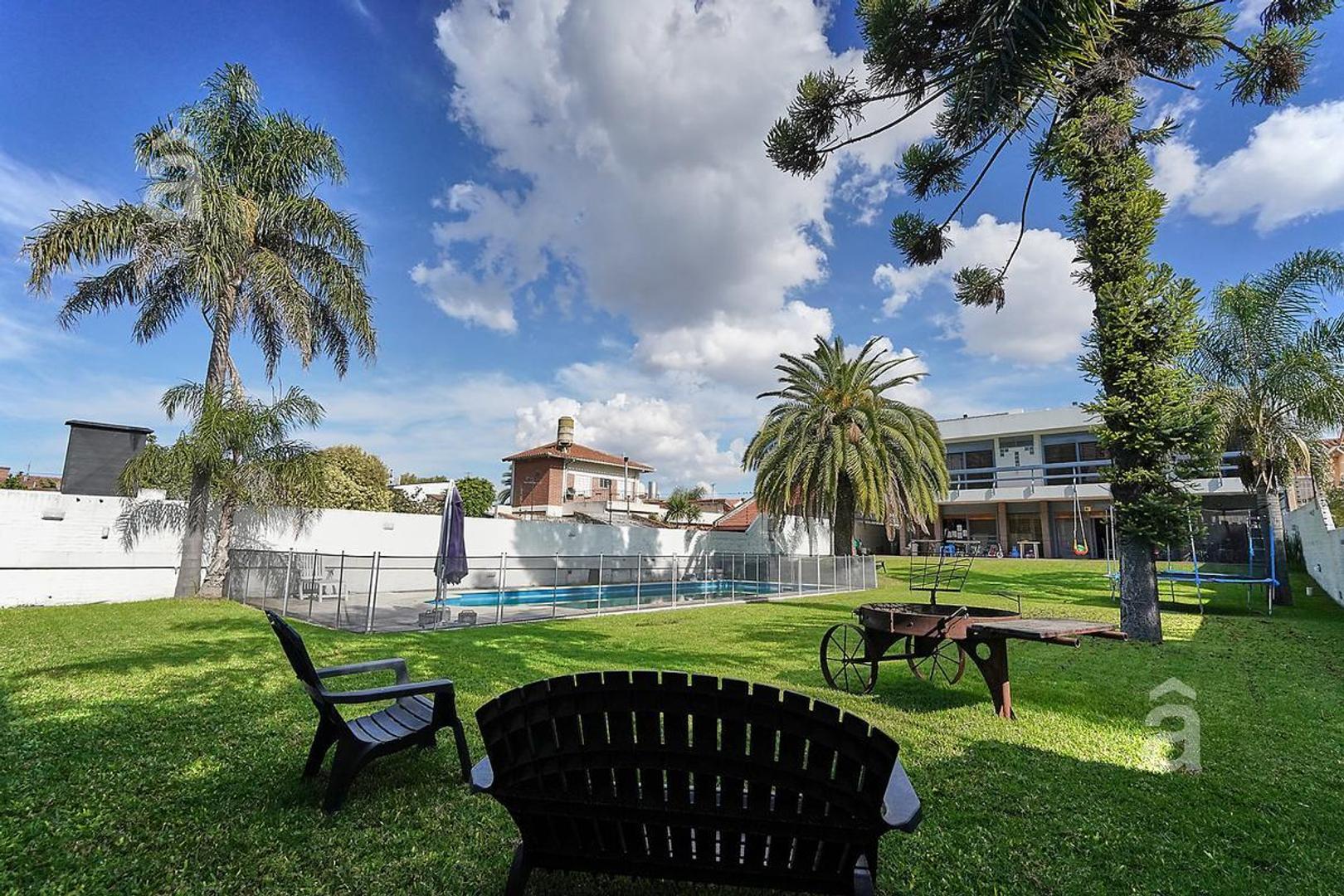 Casa en Venta con 5 cocheras