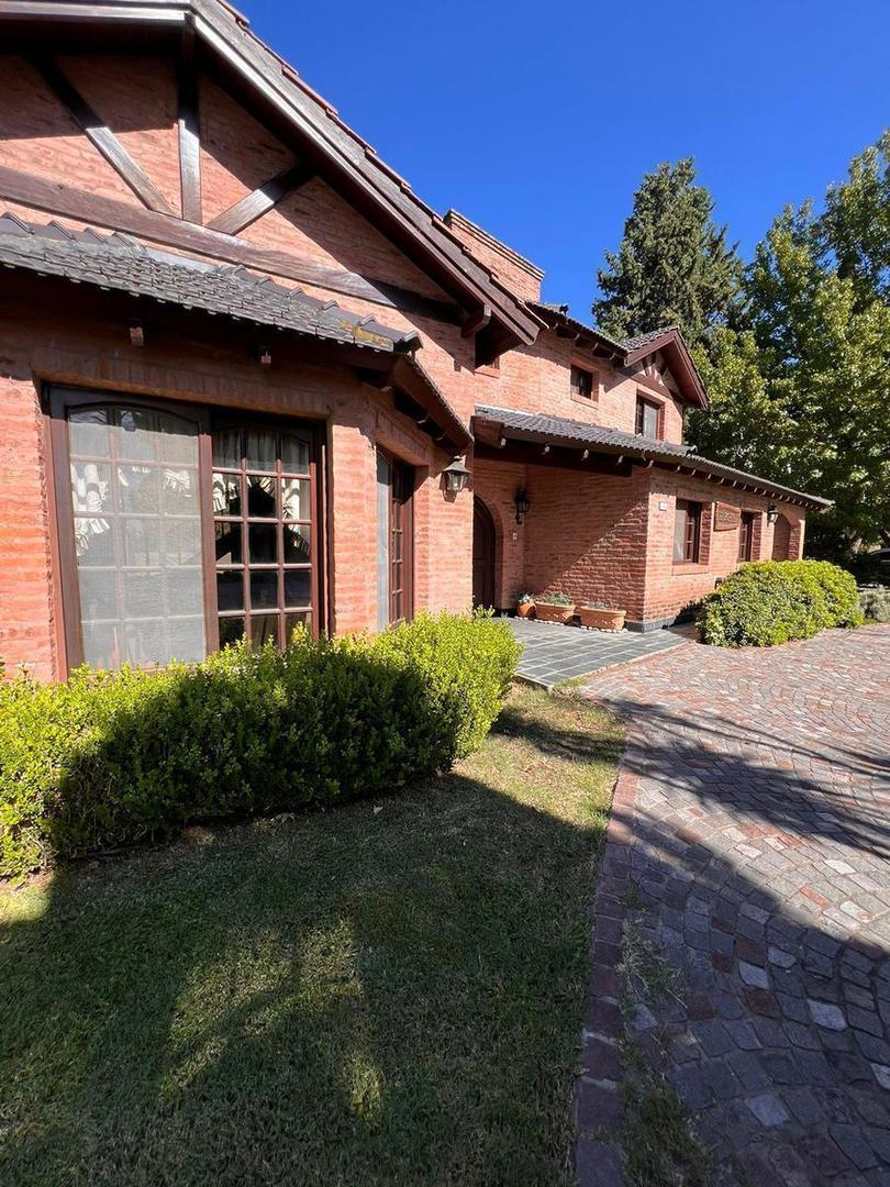 Casa En Venta En El Barrio Country Club Los Cardales, Campana, Gba Norte