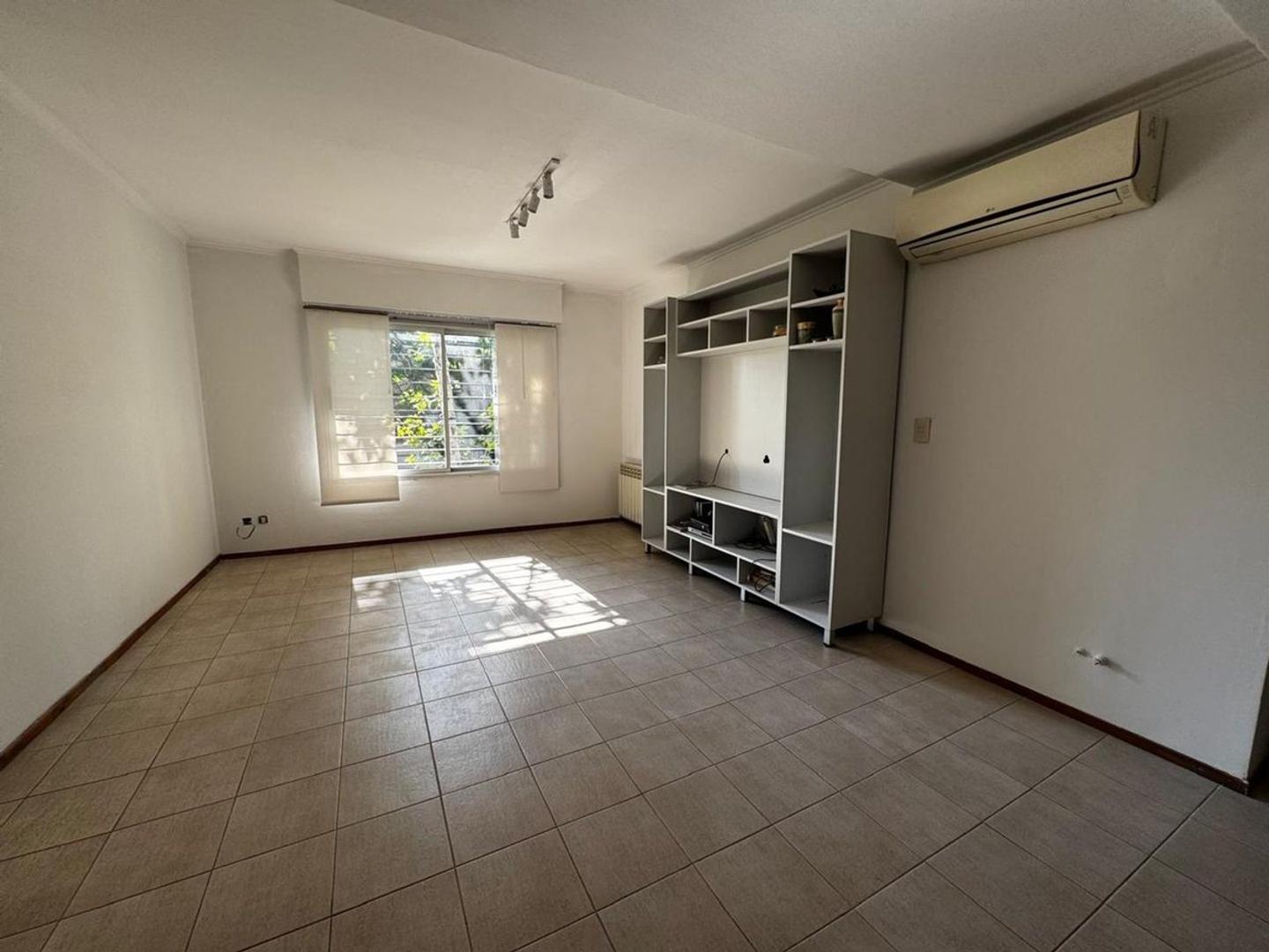 VENTA CASA  5 AMB CON PILETA  REMEDIOS DE ESCALADA