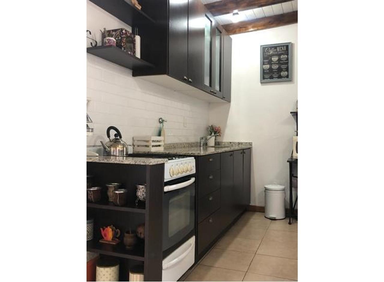Casa 4 ambientes con 1 baño