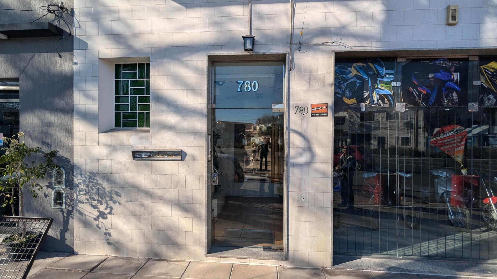 HIPOLITO YRIGOYEN 10514 , Piso 1