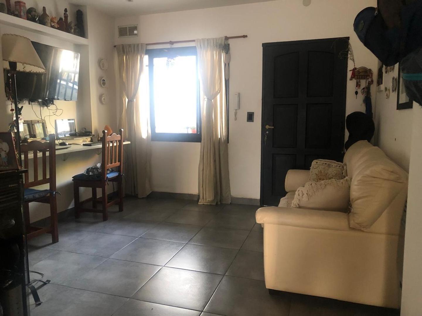 Depto Tipo Casa 3 ambientes con 2 baños