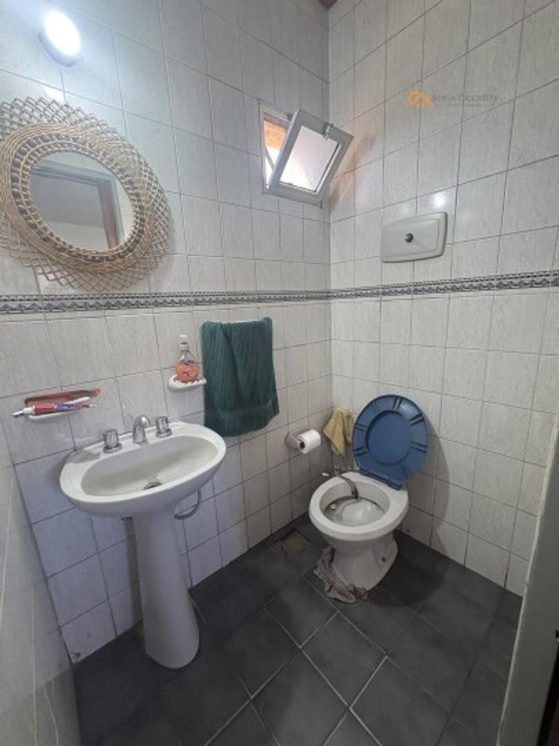 Casa 2 ambientes con 2 baños