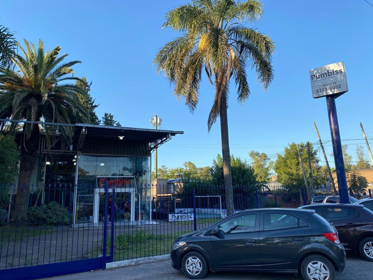 Local comercial en alquiler en esquina sobre Ruta 8