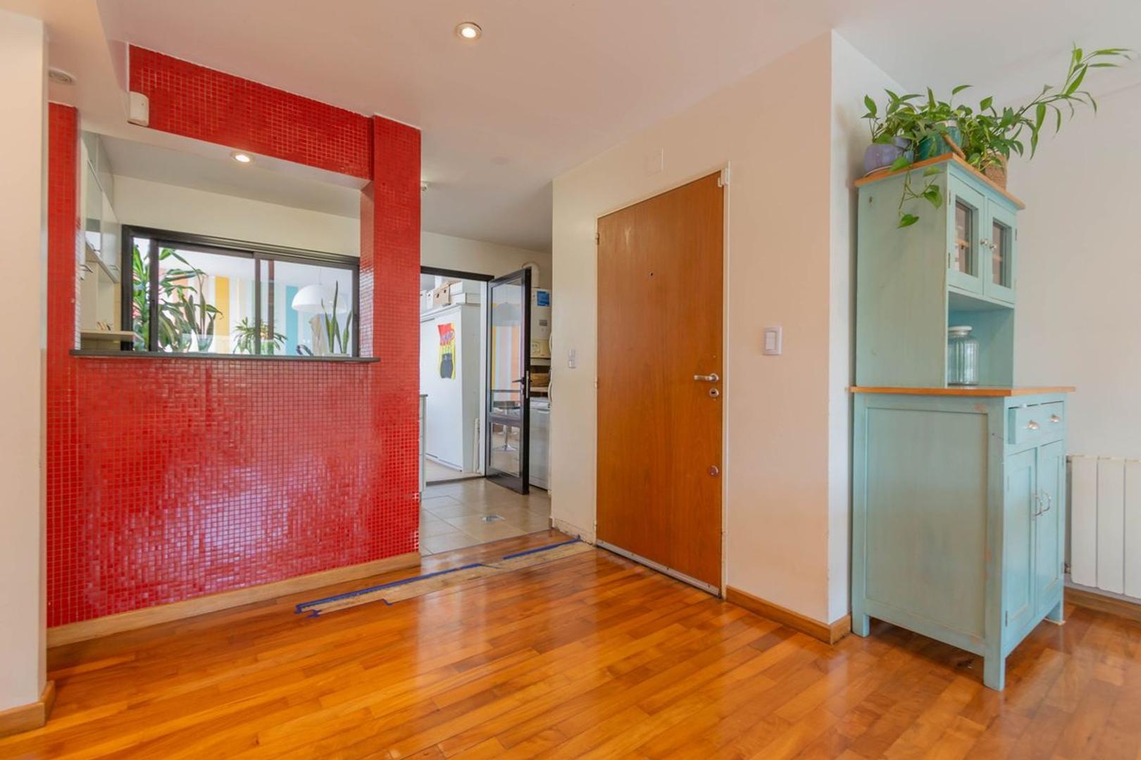 3 ambiemtes con balcon terraza y terraza propia.