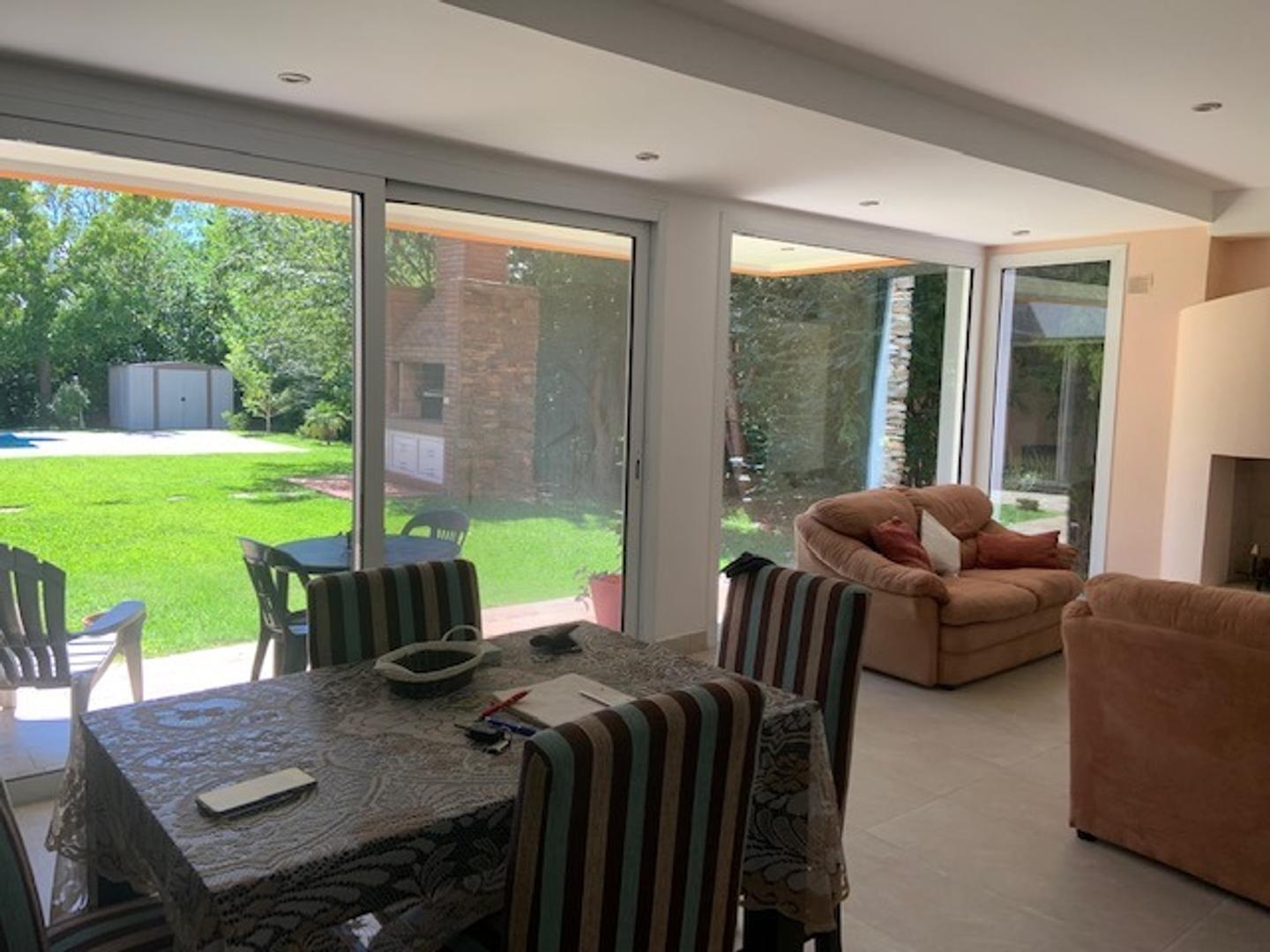 Casa 5 ambientes con 4 baños