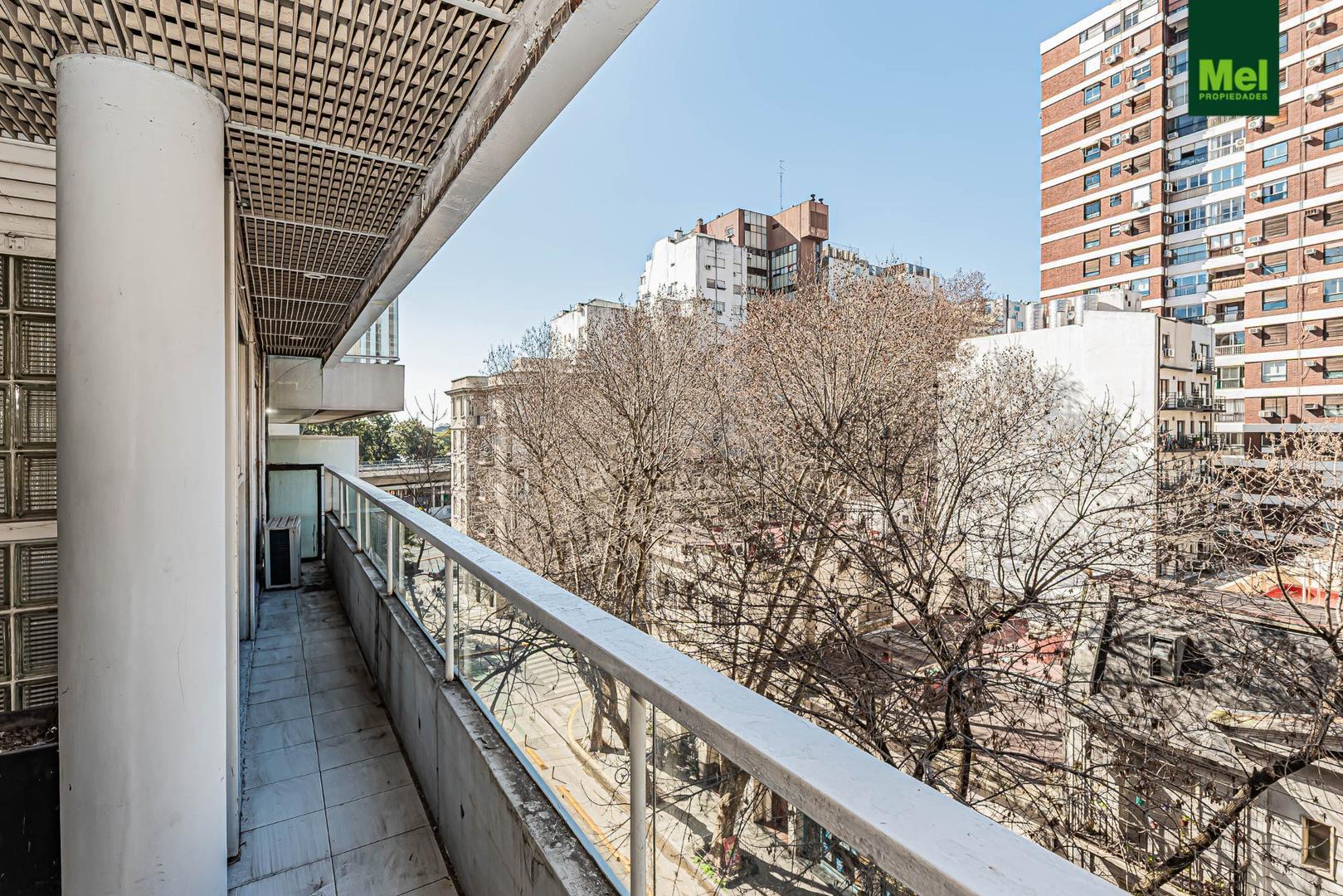 Excelente semipiso 3 ambientes muy luminoso al frente.