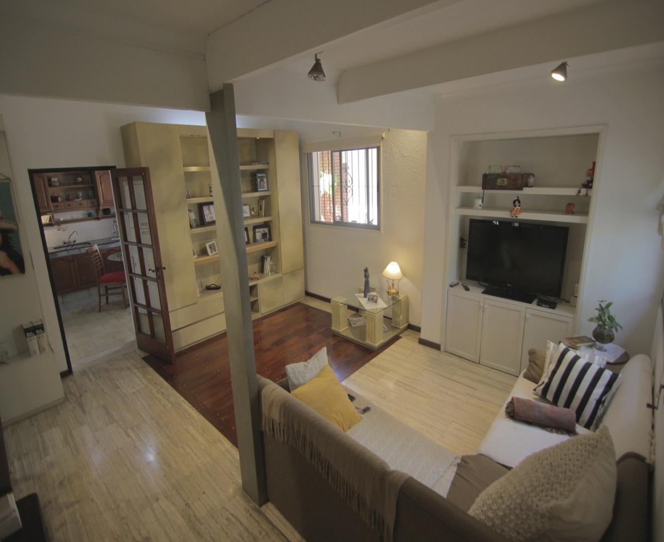 HERMOSA CASA EN ESQUINA . TODA DESARROLLADA EN PLANTA BAJA