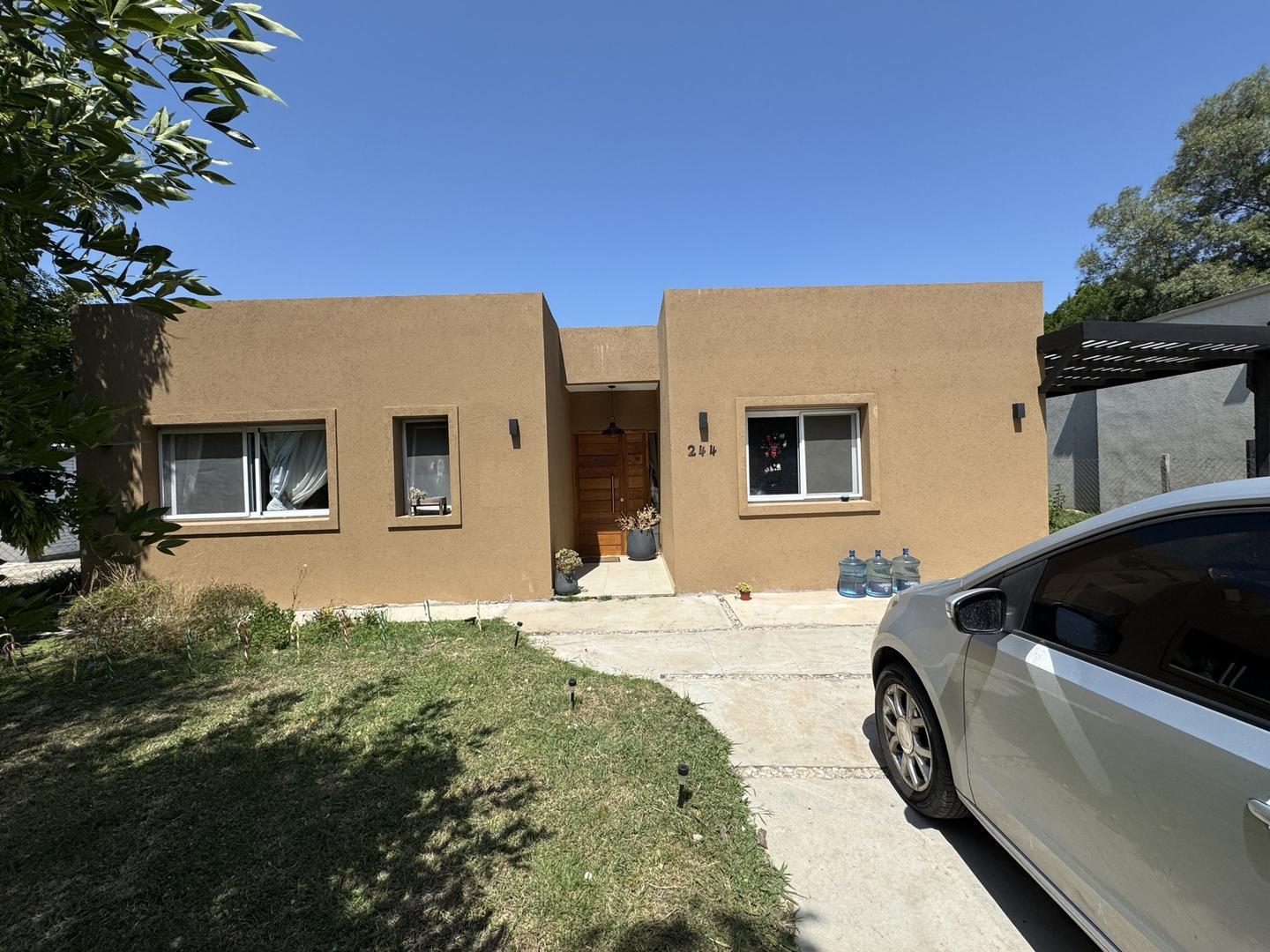 ORR. Hermosa casa en venta con pileta en Pilar.