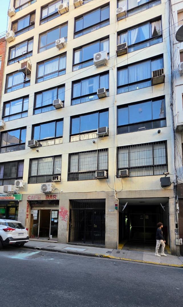 OFICINA DE 1 AMBIENTE DIVISIBLE AL FRENTE